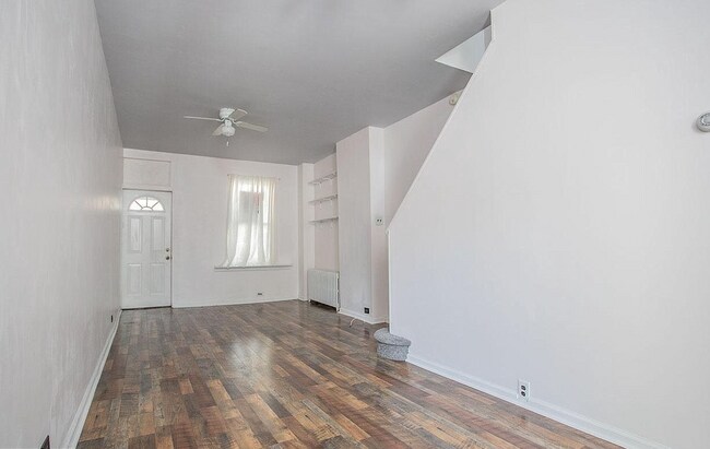 Living room - 3015 Salmon St