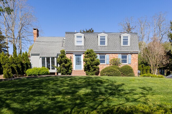 Foto del edificio - 345 Colonial Rd