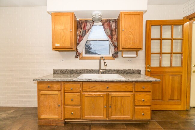 Foto del edificio - 649 S Wisconsin Ave