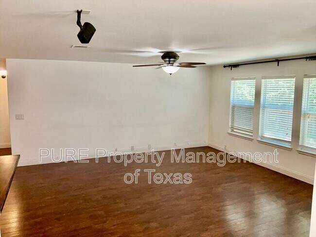 Building Photo - 789 Kingfisher Ln
