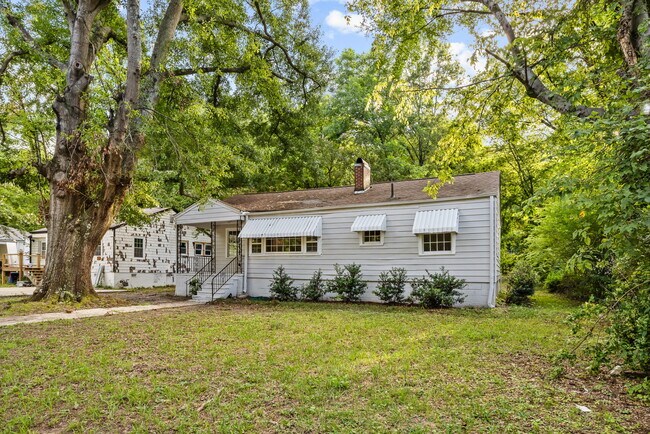 Building Photo - 832 Meadowbrook Dr