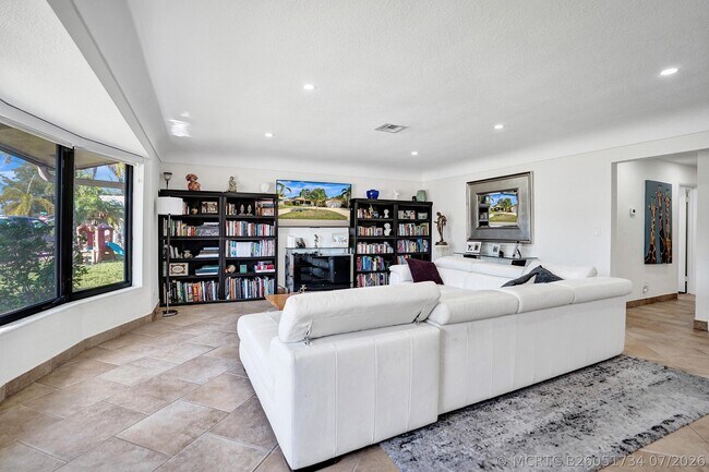 Foto del edificio - 1520 NE 53rd St