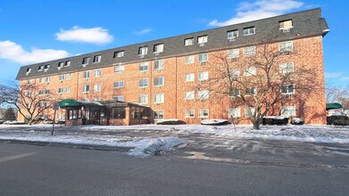 Building Photo - 5011 E Valley Ln