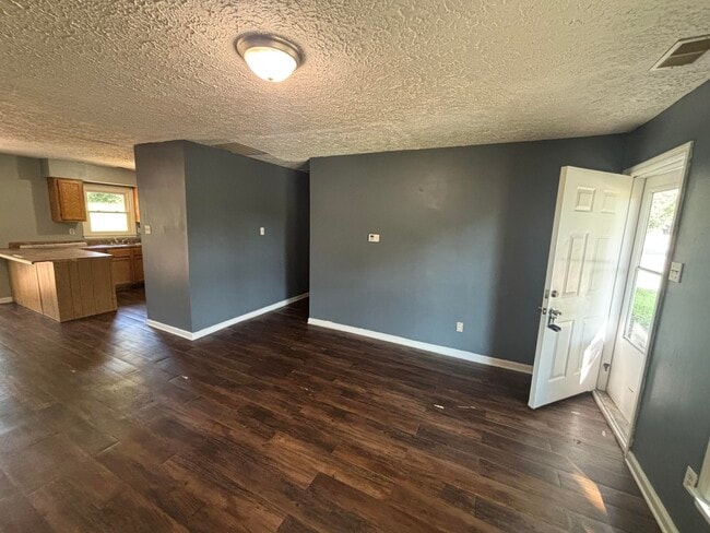 Building Photo - 3365 Hartston Dr