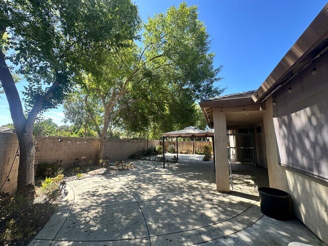Foto del edificio - NW Visalia home located on a corner lot coming soon!