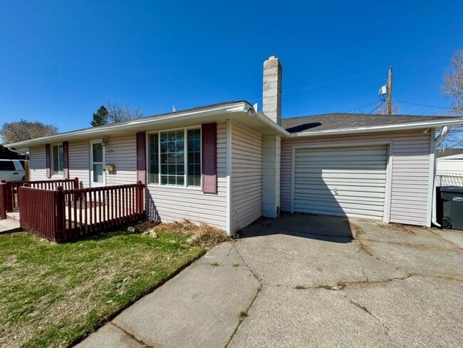 Building Photo - 1280 Cathryn Ave