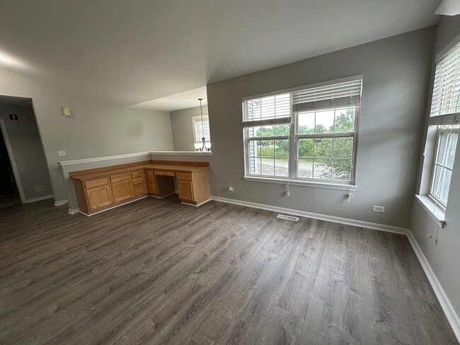 Building Photo - 707 Genesee Dr