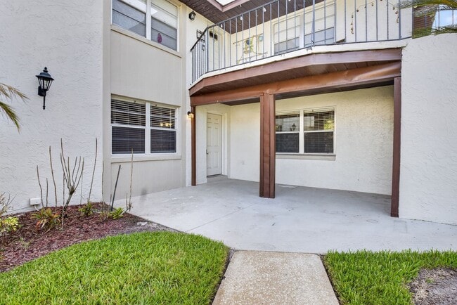 Building Photo - 53 Windtree Ln