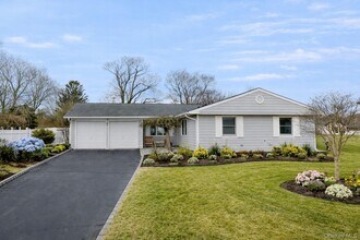 Building Photo - 18 Strathmore Village Dr