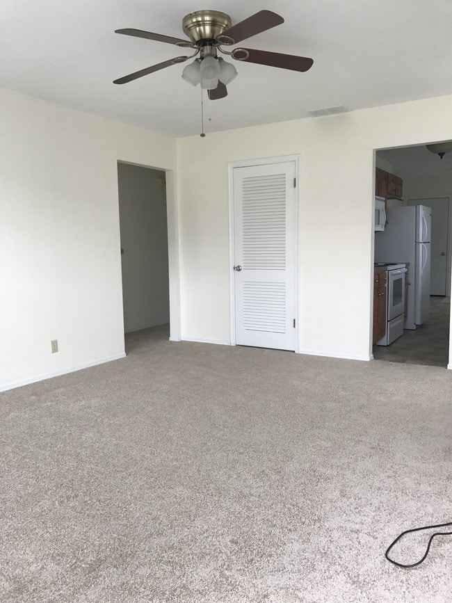 Living room from entrance - 733 Rockwell Ave