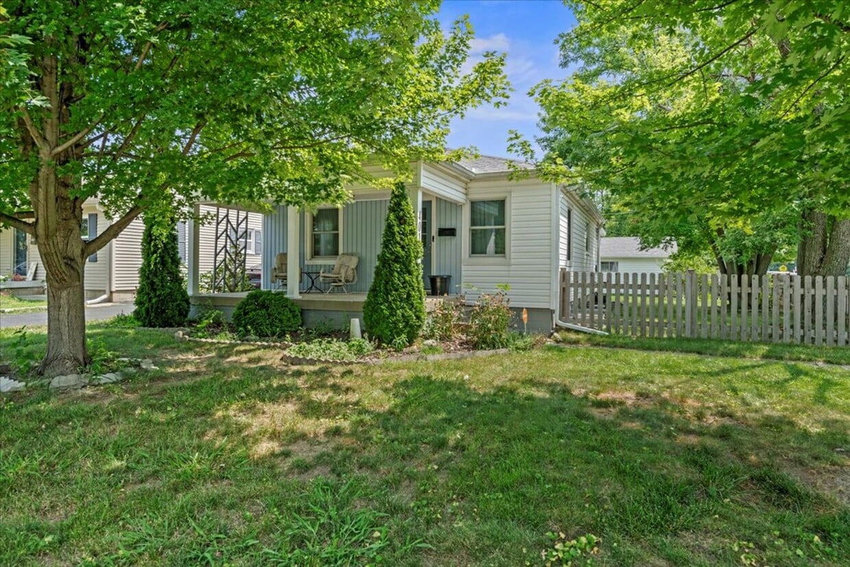 Primary Photo - 401 N 13th Ave