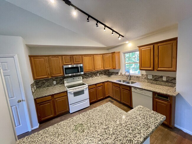 Building Photo - 160 Hunters Ridge
