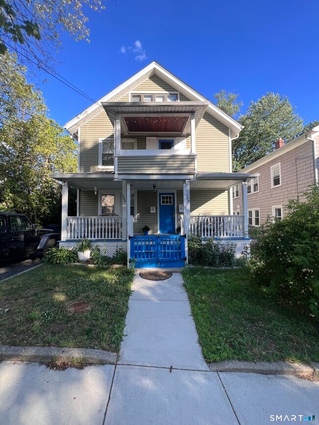Building Photo - 564 Midland St