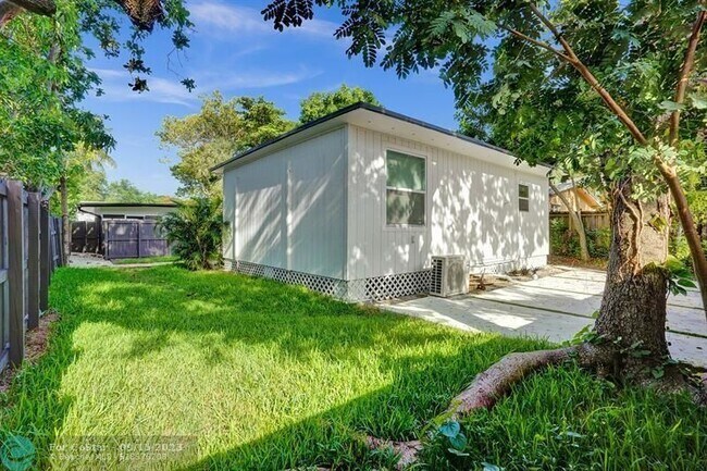 Building Photo - 615 SW 14th Ave