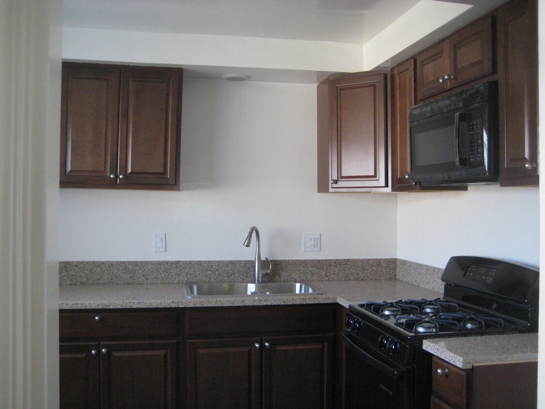 Foto principal - 5150 Woodman Ave
