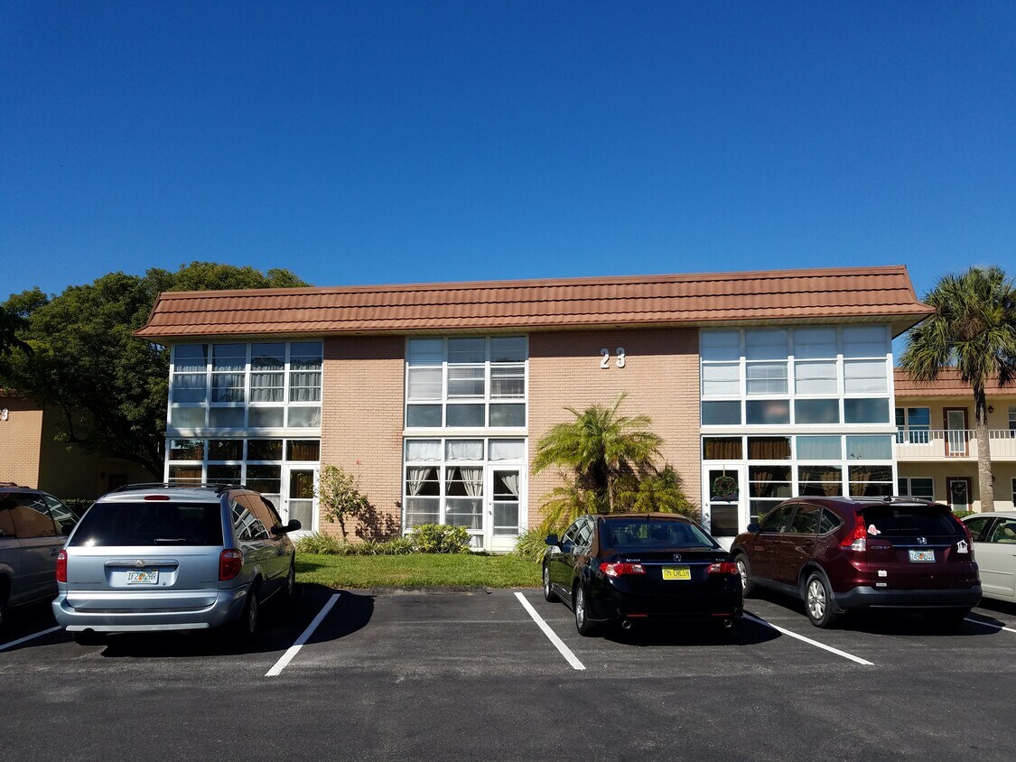 23 Vista Gardens Trl Unit 203, Vero Beach, FL 32962 Condo for Rent in