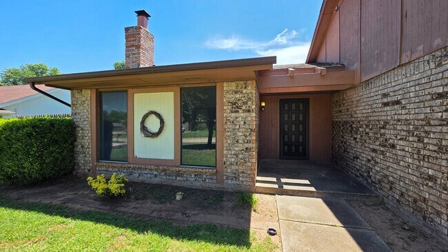 Foto del edificio - Great 3 Bedroom Home in Yukon!  $1450!