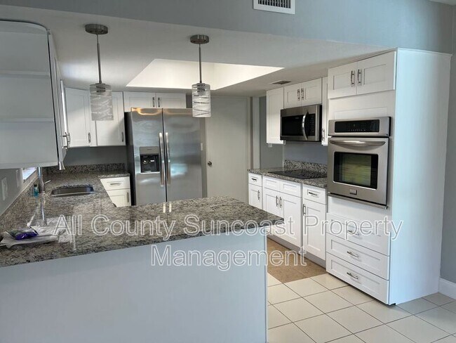 Foto del edificio - 879 45th Ave NE