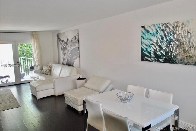 Foto del edificio - 61 Collins Ave