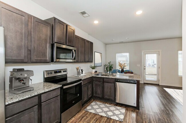 Building Photo - 5520 Cathwick Dr