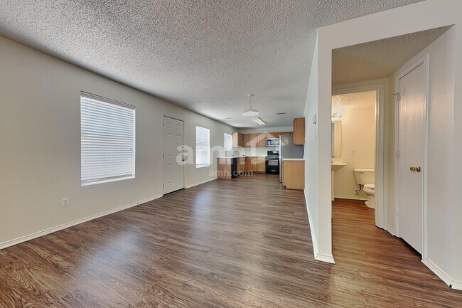 Foto del edificio - 8724 Hunters Creek Ct