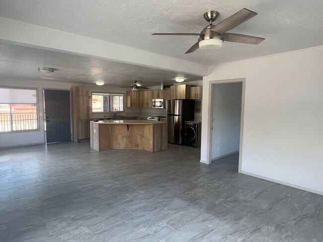 Building Photo - 2550 W SR 89A - Residential