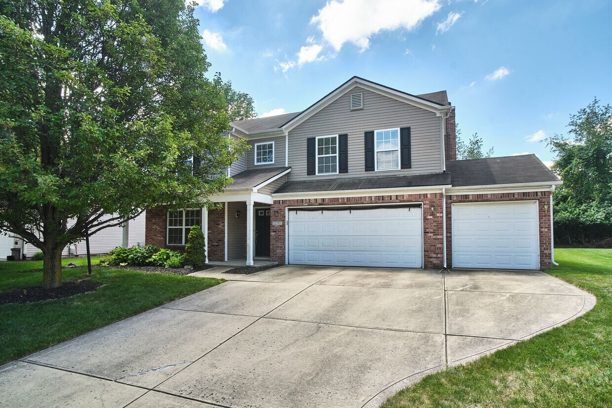 Primary Photo - Spacious 4BDRM Home +Loft