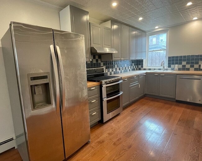 Photo - 682 E 42nd St Apartment