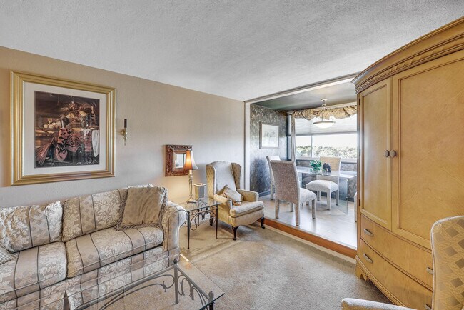 Foto del edificio - 740 Weston Rd