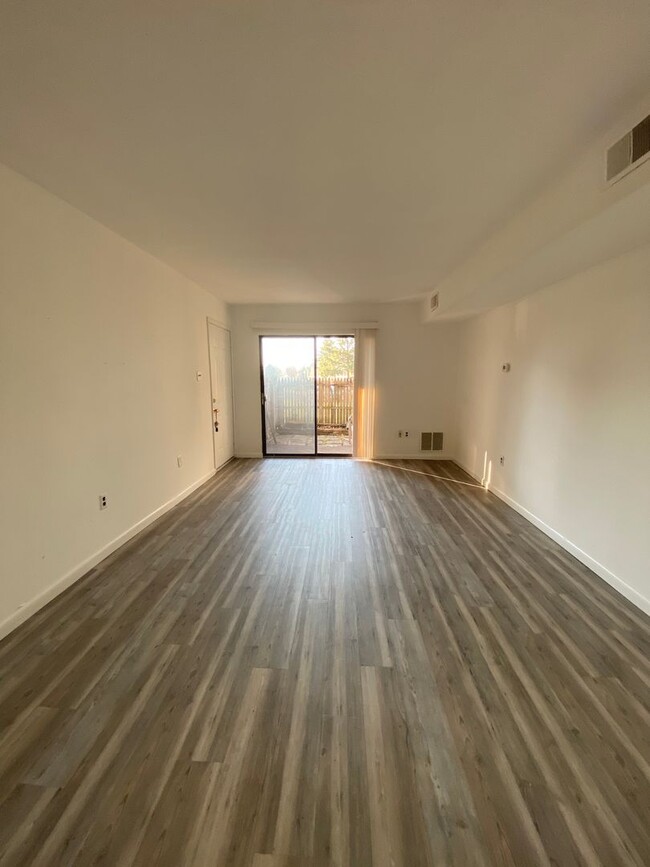 Building Photo - Charming 1 BR/ 1BA  Apartment in Mount Joy!