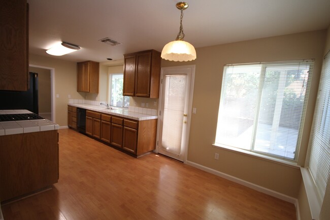 Foto del edificio - 4BR/2.5 BA / 1914 SF | New Carpet | Tenant...