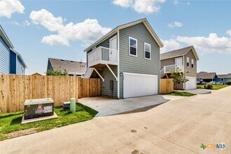 Building Photo - 1628 Arbor Knot Dr