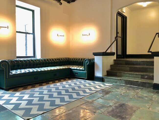 Foto del edificio - 5718 N Winthrop Ave