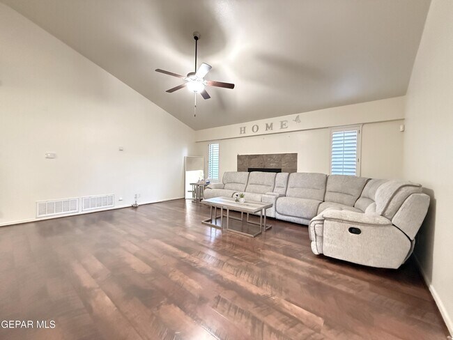 Foto del edificio - 4933 Copper Ranch Ave