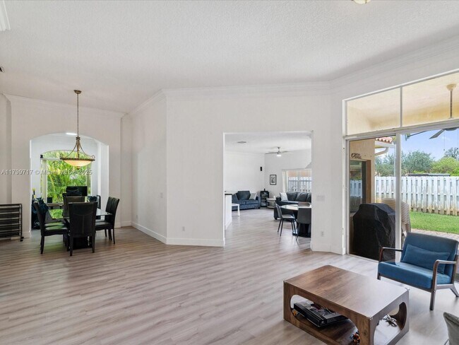 Foto del edificio - 16305 NW 15th St