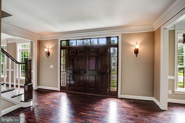 Building Photo - 2905 Hibbard St