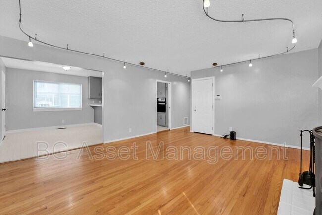 Foto del edificio - 6249 Highland Ave