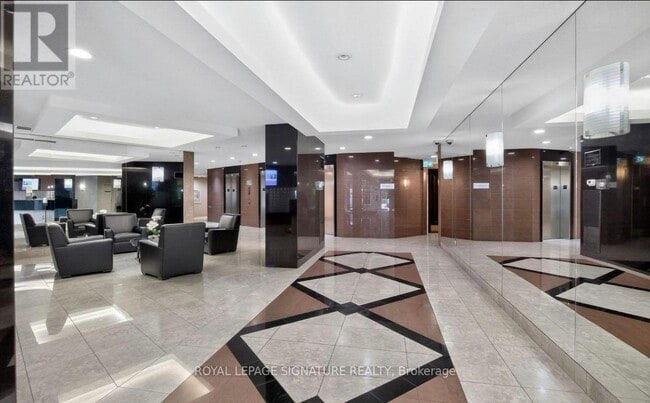 Building Photo - 7250 Yonge St