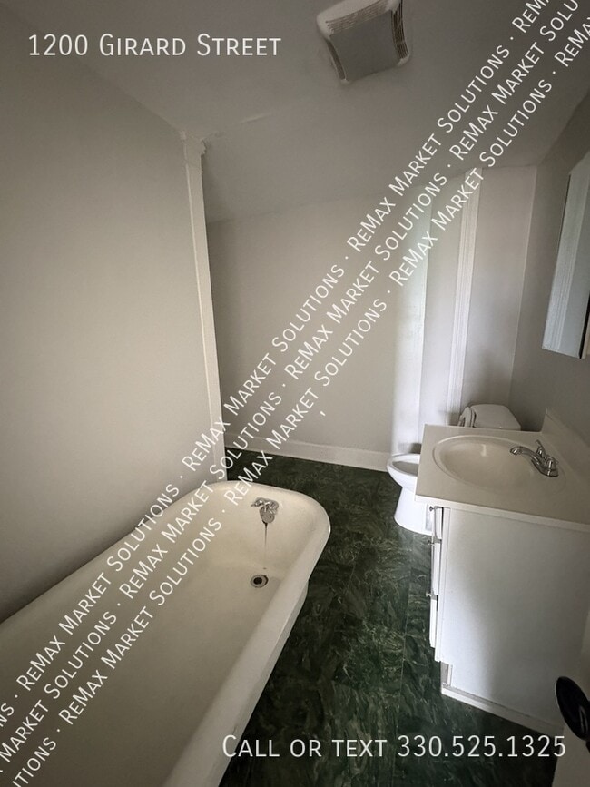 Building Photo - 1200 Girard St