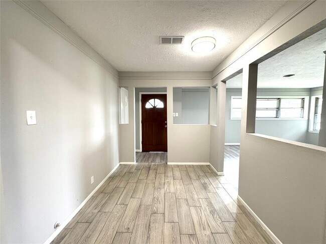 Building Photo - 7905 Turquoise Ln