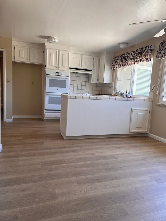 Foto del edificio - $7100- 4 bed/2.5 bath Mountain View Home Near 85/280 and Fremont Blvd