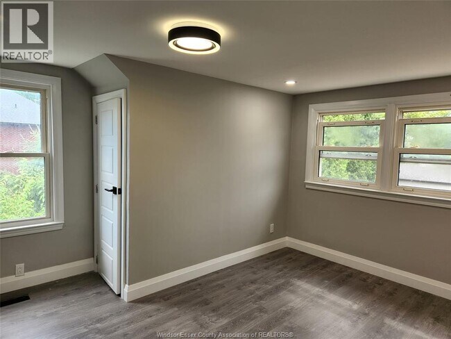 Building Photo - 4221 Kennedy Dr E