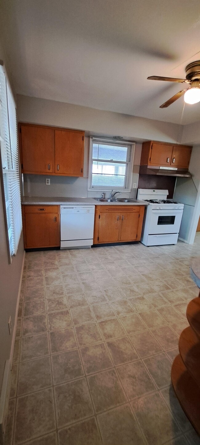 Foto del edificio - 1214 S Saxby Ave