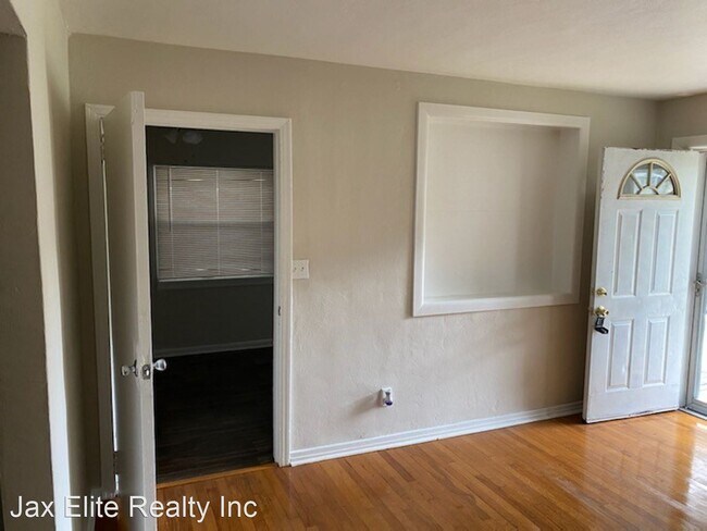 Foto del edificio - 3 br, 1 bath House - 3541 College Street