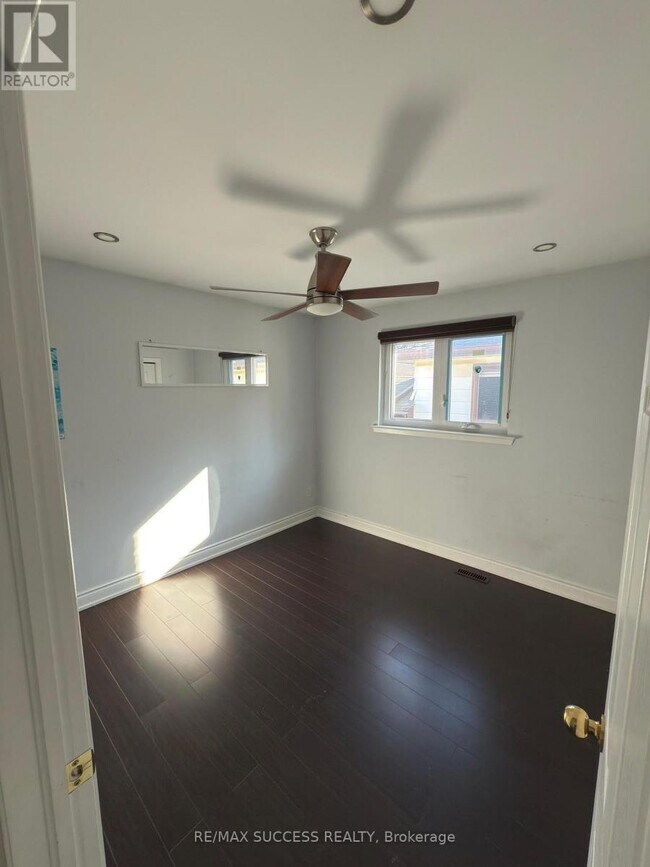 Building Photo - 3043 Coral Dr