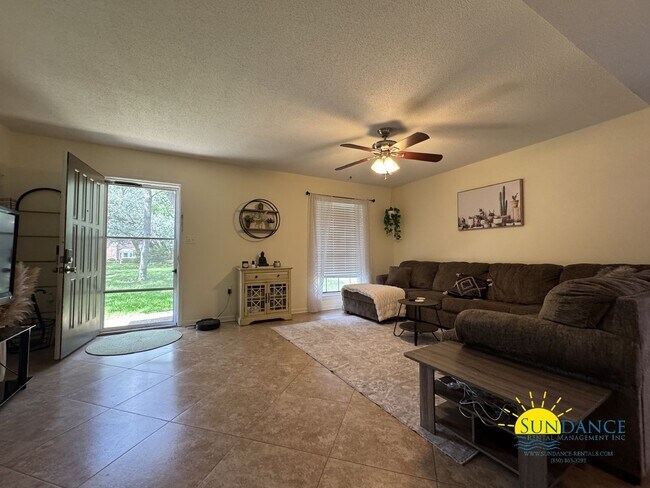 Foto del edificio - Updated 2-Bedroom Townhome in Portofino Co...