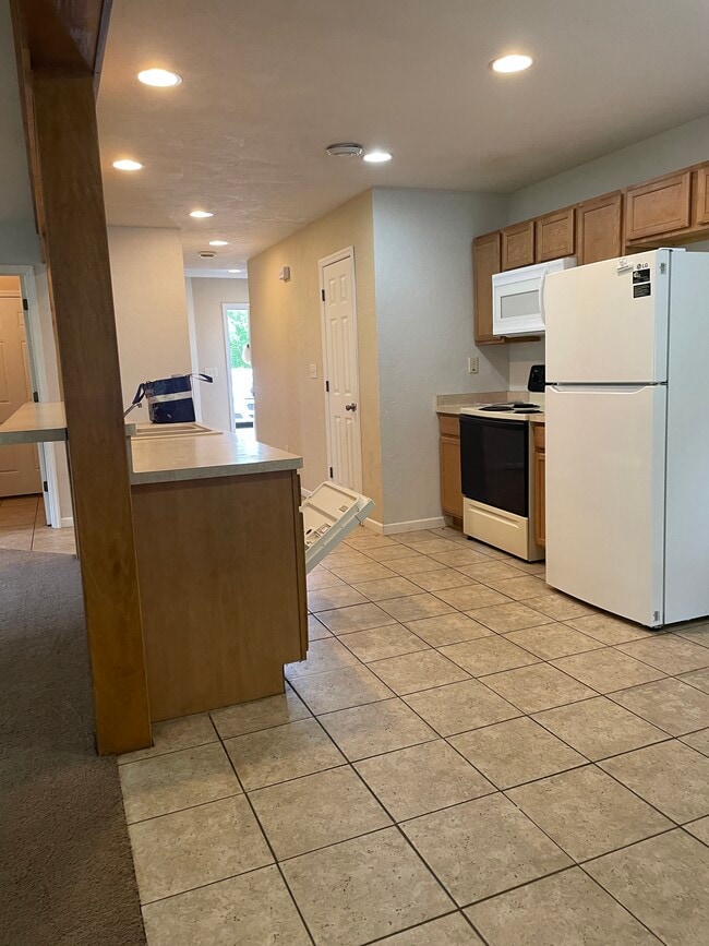 Foto del edificio - 527 W Harper St