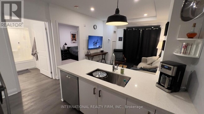 Photo du bâtiment - 1936 Rymal Rd E