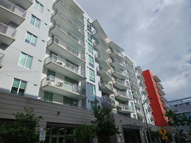 Foto del edificio - 7875 NW 107th Ave
