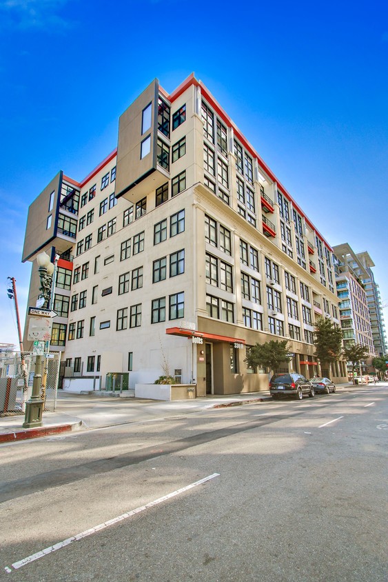 Primary Photo - 1100 S Grand Ave